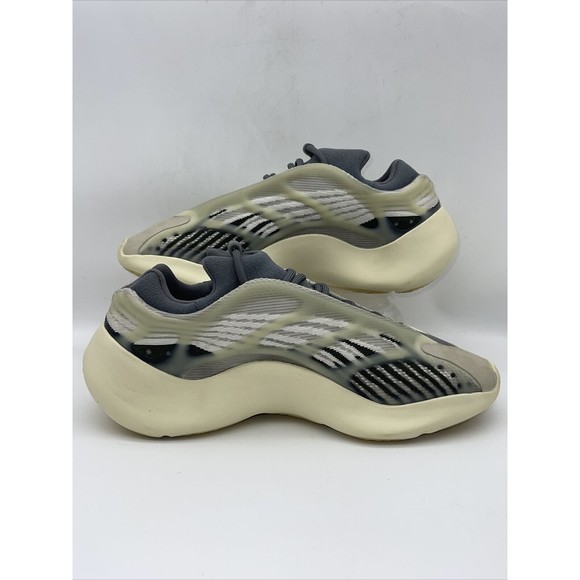 Yeezy Boost 700 v3 Fade Salt Men Size 10 Non Original Box - Picture 2 of 12
